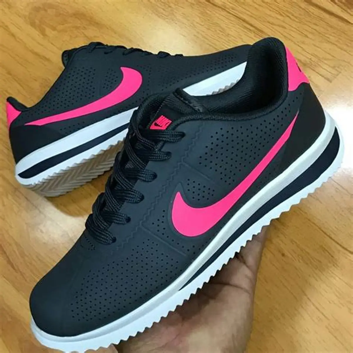 Tenis Preto e Rosa Confortavel e Estiloso para treinos de academia